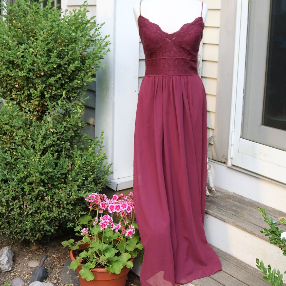 Elegant Burgundy Maxi Dress